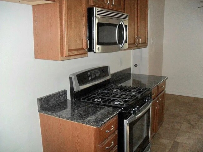 Foto del edificio - 1615 Springbrook St