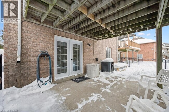 Building Photo - 24 Carroll Crescent