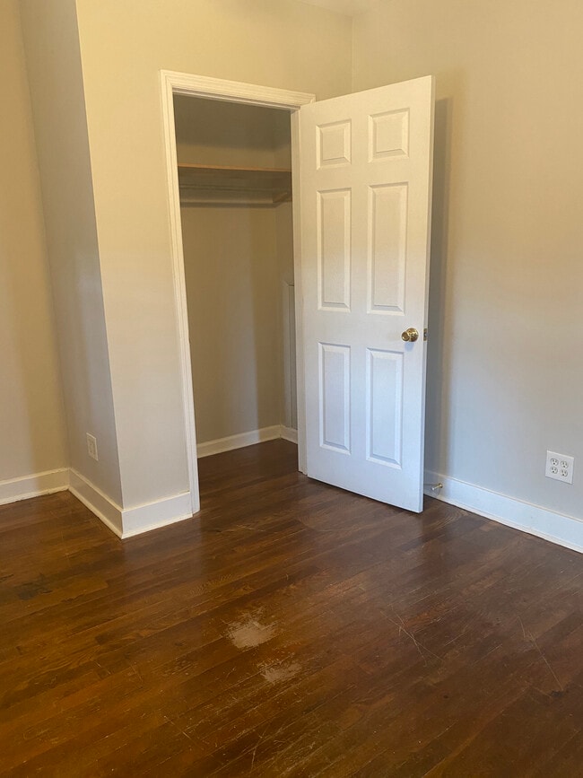 Building Photo - 2208 Riverside Dr