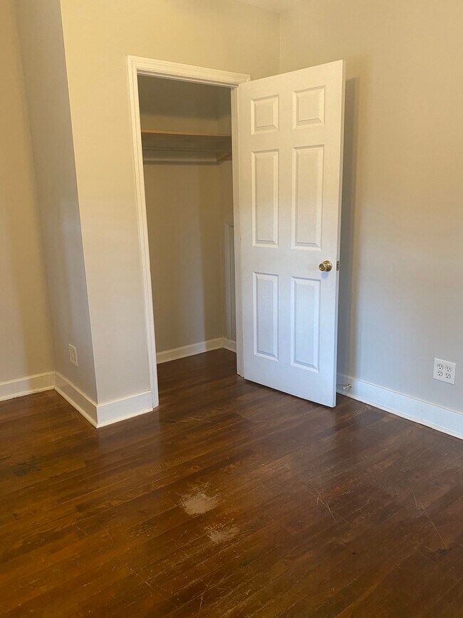 Foto del edificio - 2208 Riverside Dr