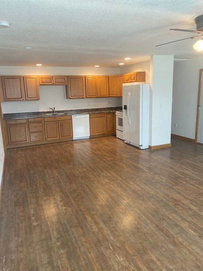 Foto del edificio - 1308 Trojan Rd