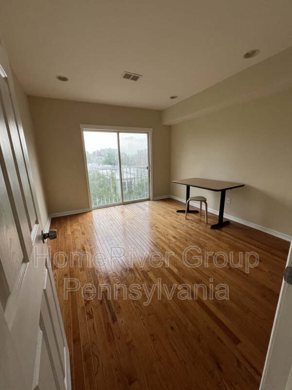 Foto del edificio - 3856 Fairmount Ave