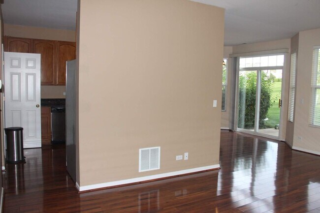 Foto del edificio - Beautiful 3 Bed/2.5 Bath Townhome Located in Carpentersville!