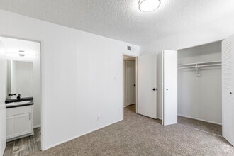 3 BR, 2BA - 1050 SF - MOUNTAIN VISTA