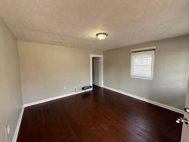 Building Photo - *AVAILABLE NOW - Total Electric* 1 Bedroom / 1 Bathroom Duplex for Rent in Midtown Columbus, GA***