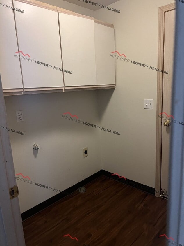 Building Photo - R152B