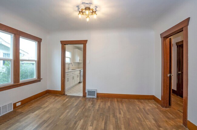 Foto del edificio - 4 Bedroom Craftsman Style House in Tacoma