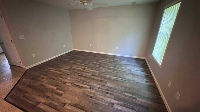 Building Photo - 2 Bedroom ~ 1.5 Bath ~ Benton, KY ~ 2 Story Townhome