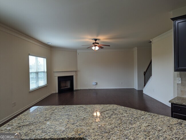 Building Photo - 1695 Townview Ln