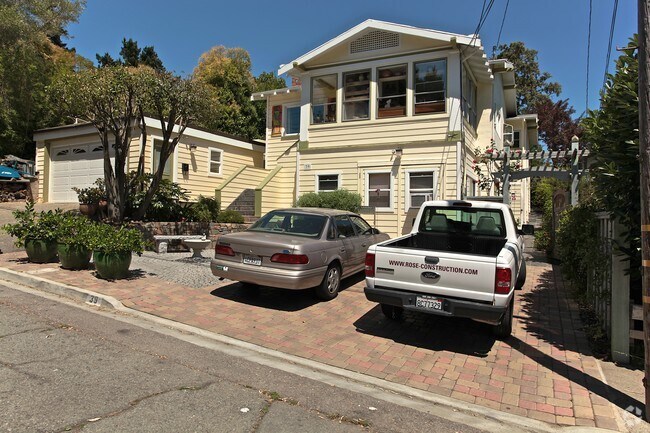Foto del edificio - 39-391/2 Belmont Ave