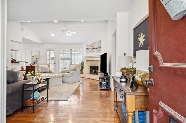 Foto del edificio - 14114 St Marys Ln