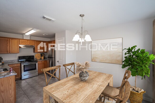 Building Photo - 16875 N Bob White Dr