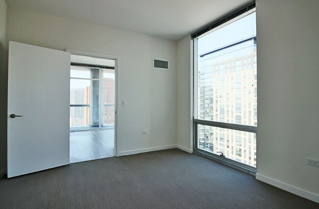 Foto del edificio - 798 N La Salle St