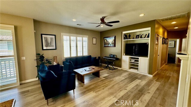 Building Photo - 206 Martindale Way