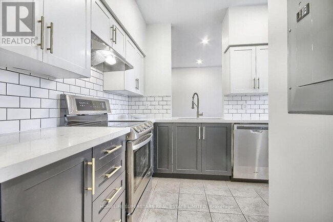 Building Photo - 388 Prince of Wales Dr