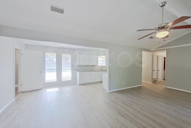 Building Photo - 168 Creekview Dr E