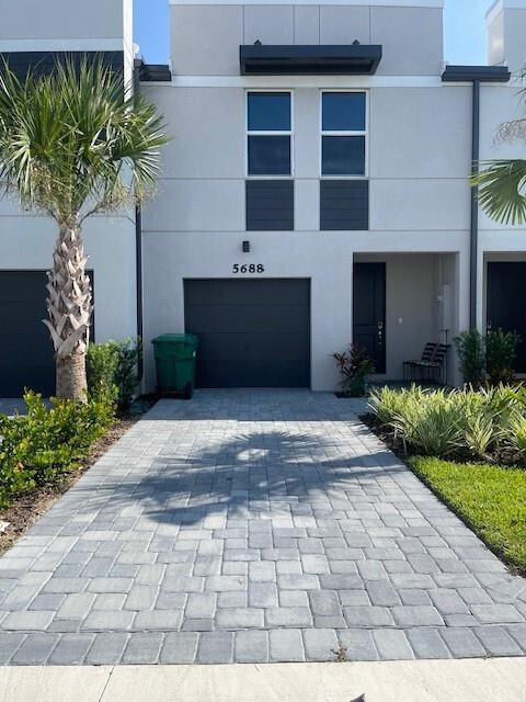 Primary Photo - 5688 Mentmore Dr
