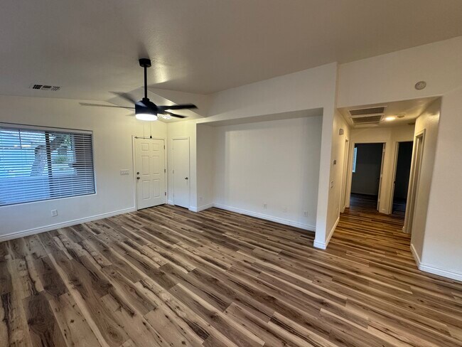 Foto del edificio - 2432 W Tamarisk Ave