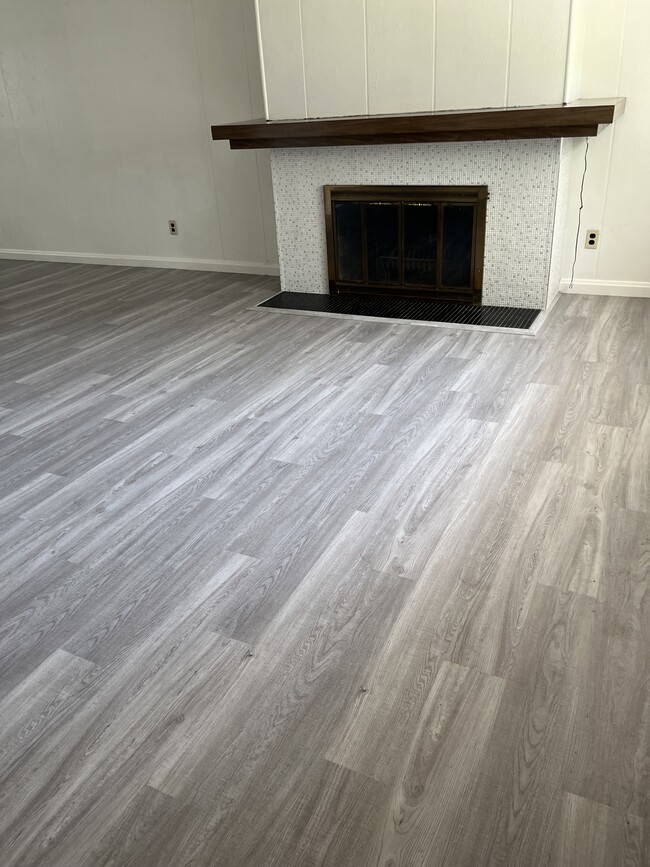 Building Photo - 1334 Mesa Ave