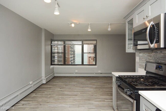 Building Photo - 5858 N Sheridan Rd