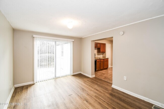 Foto del edificio - 6418 Ballejo Ct N