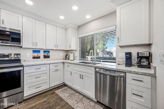 Building Photo - 7340 N Vía Camello Del Norte