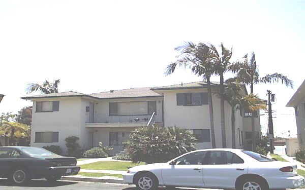 Foto del edificio - 3036-3048 Luna Dr