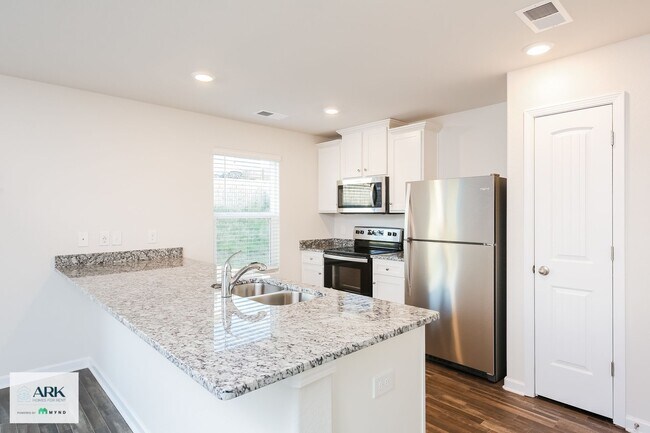 Building Photo - 2149 Southlea Dr