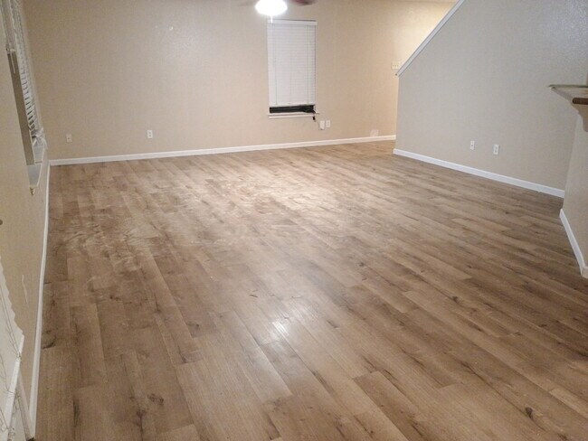 Foto del edificio - 2200 Weiss Ln