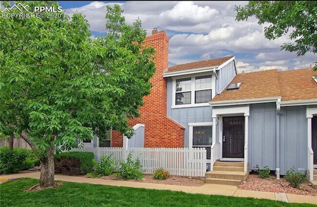 Foto del edificio - Three Bedroom Townhome with Pool