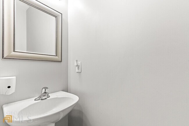 Building Photo - 1569 Liberty Pkwy NW