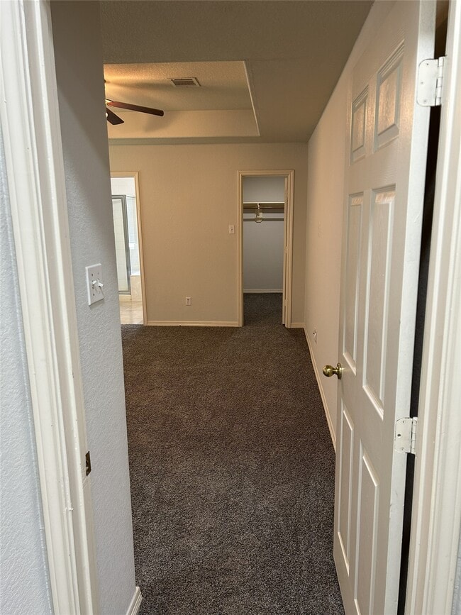 Building Photo - 1006 N Magnolia Dale Dr