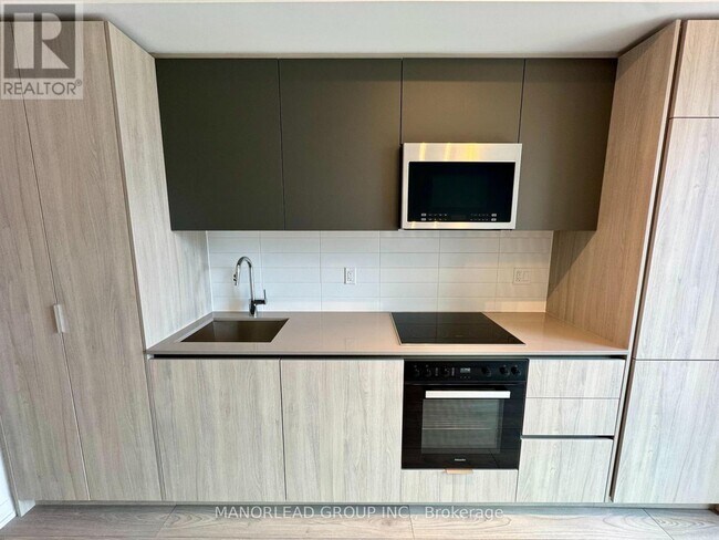 Photo du bâtiment - 400 King St W