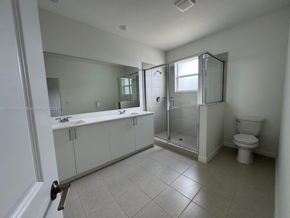 Foto del edificio - 18410 SW 2nd St