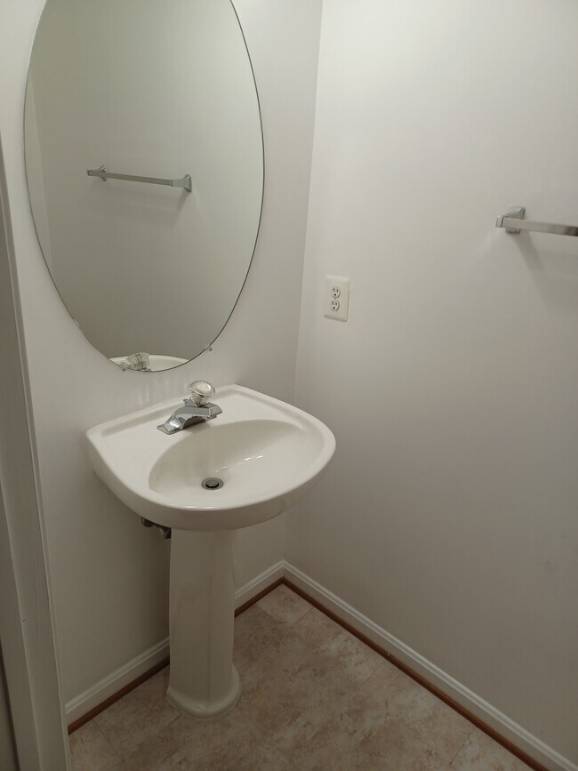Building Photo - 4620 Pistachio Ln