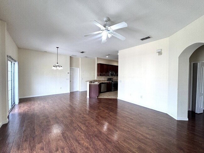 Foto del edificio - 1985 Estancia Cir