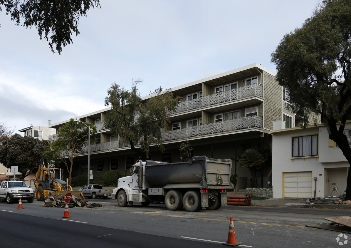 Building Photo - Vista Monterey