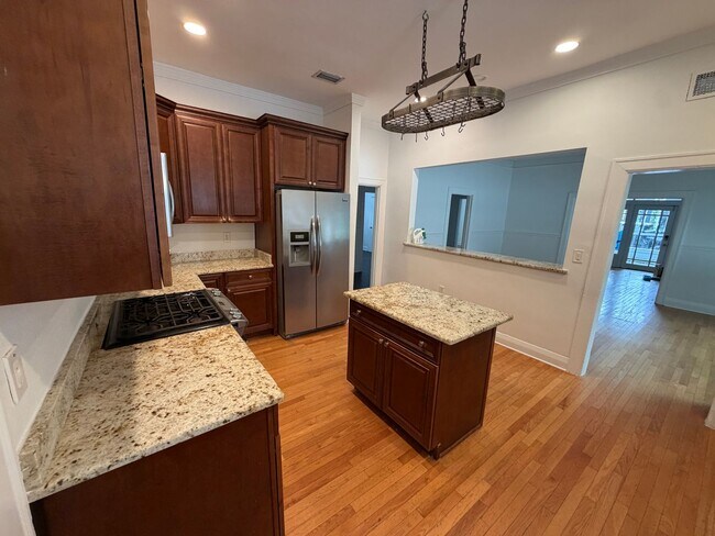 Building Photo - Renovated bungalow in Tampa Heights