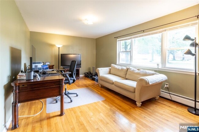 Building Photo - 108 Regency Park