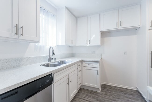 Interior Photo - 14056 Valleyheart