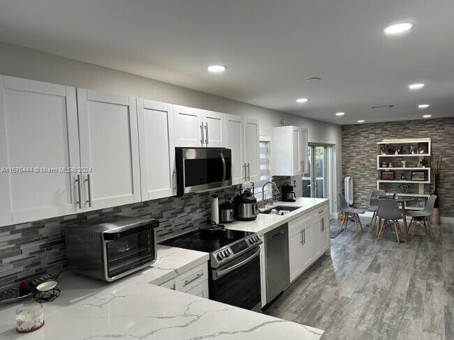 Building Photo - 9960 NW 51st Ln