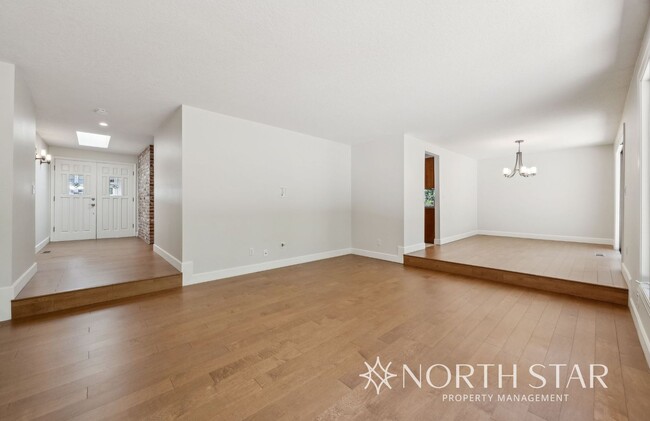 Building Photo - One Level Living in Lake Oswego