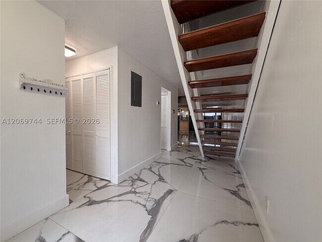 Building Photo - 4004 SW 68th Ln