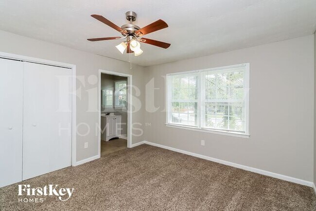 Foto del edificio - 3975 Sandy Plains Rd