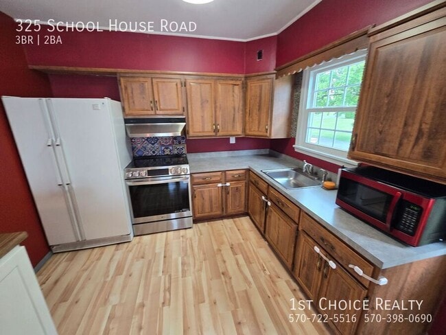 Building Photo - 325 Schoolhouse Rd