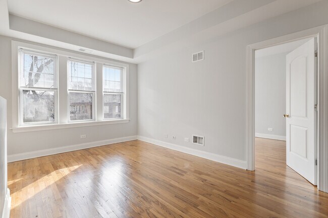 Foto del edificio - 7326 N Damen Ave