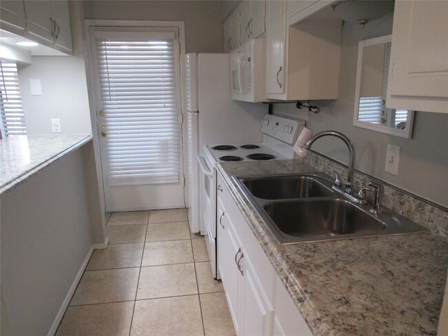 Building Photo - 5622 Boca Raton Blvd