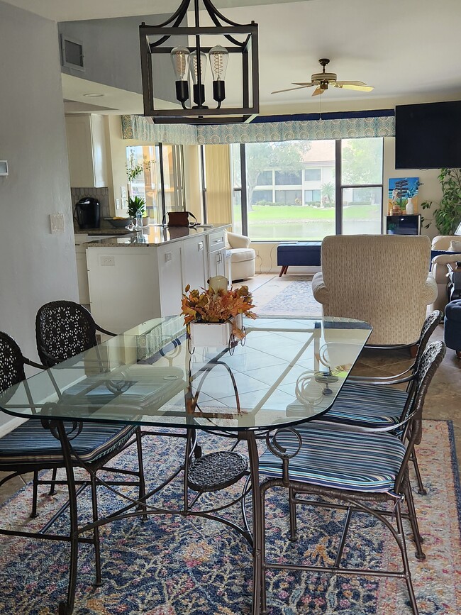 Foto del edificio - 5710 Trailwinds Dr