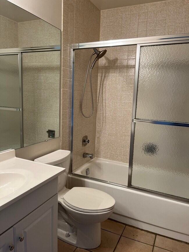 Building Photo - 1256 Plum Tree Ct