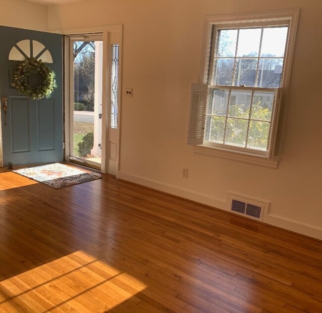 Foto del edificio - Charming three-bedroom in Irving Park area